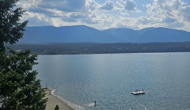 Lakeside 3 bed townhome w/private beach access!