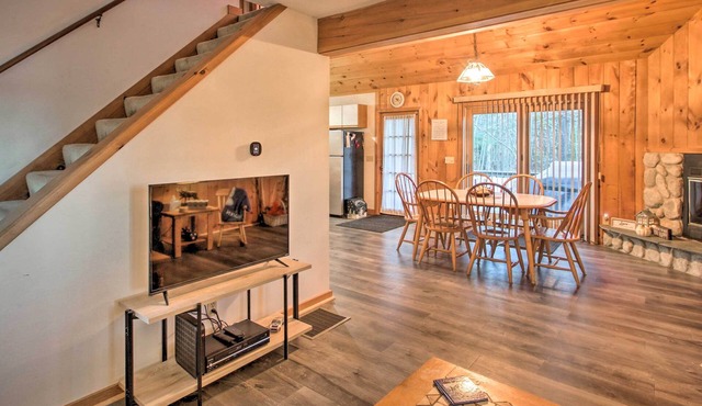 Lakeview Forest Cabin w/Deck < 1/2 Mile to Beach!