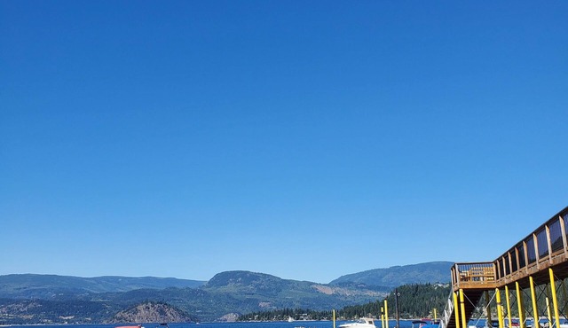Lakeview RV Steps from the Lake!