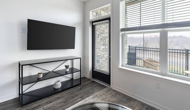 Landing | Modern 2BD, Courtyard, Gym