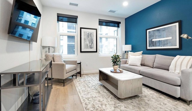 Landing | Stylish 1BD, Rooftop Lounge, Gym