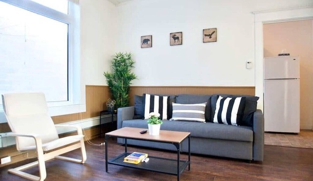 Large 1-Bdrm Condo, Downtown, Parking, 4k Smart TV, WiFi