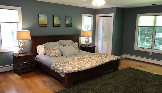 Large 3-bedroom house with WiFi and AC in Great Barrington