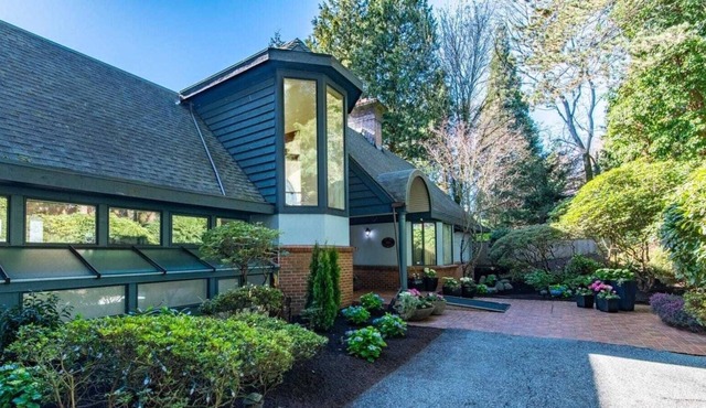 Large 4 beds/2 bathrooms Home for travelers