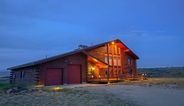 Large cabin with amazing views, mountains, sunsets, and wildlife.