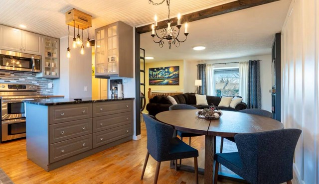 Large Family-Friendly 3BE Home | Easy Access to QE2
