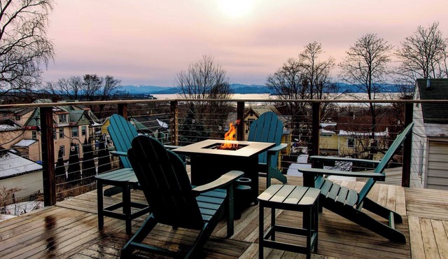 Large Private 2 Bedroom Apt w/Epic Deck View
