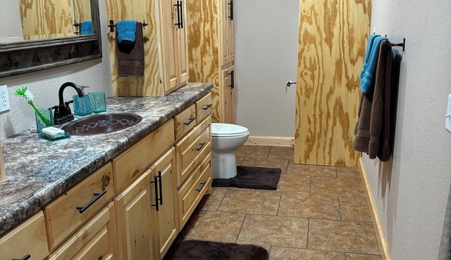 Large private studio suite in Dumas with WiFi, AC