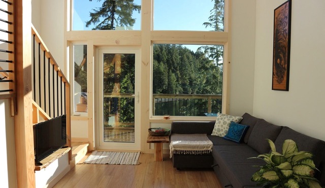 LE CHALET WATERFRONT RETREAT - Great view & location!