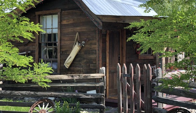 Little House on Pottery Road
