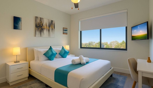 Live lux nearby the beach and downtown WPB/Gym/Ev