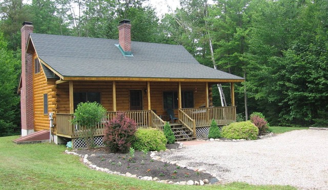 Log Home in Beautiful Mountain Valley