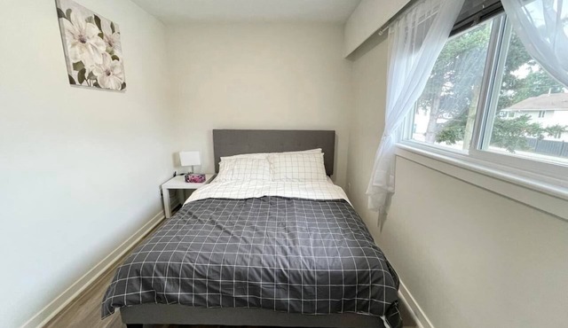 Lovely 3-bedroom upper rental unit