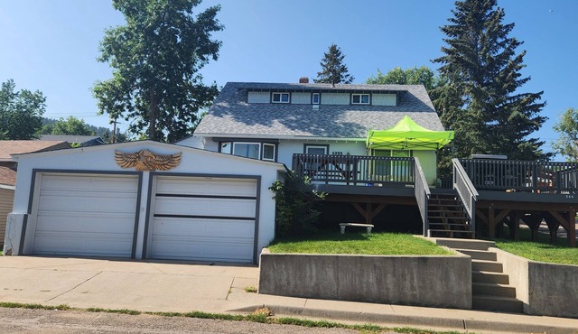 Lovely 5-bedroom 2 bath house in Sturgis with AC, WiFi