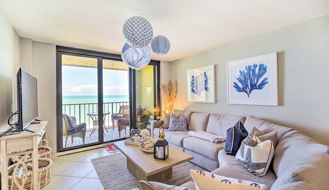 Lovely Fort Pierce Condo, Walk to Beach!