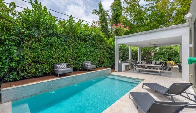 Lux Villa for 12 Miami Design District with Pool!