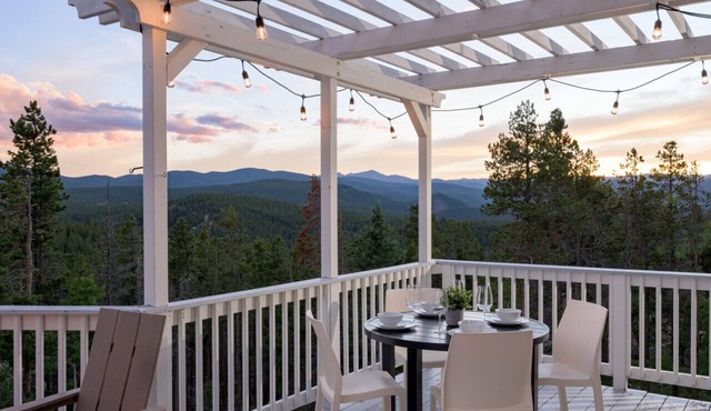 Luxe 4BR Mtn Retreat-Stunning Views-Ski/Hike
