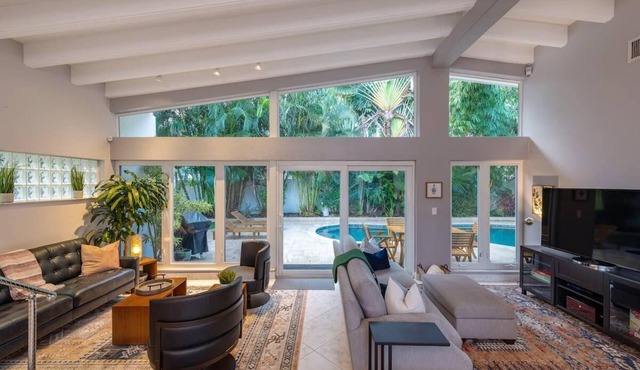 Luxe Hideaway Minutes From Beach, Bars & Eateries