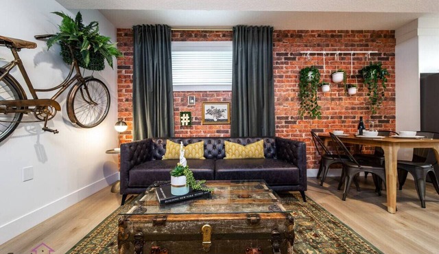 Luxe NY Style Suite Near DT and WEM King Bed