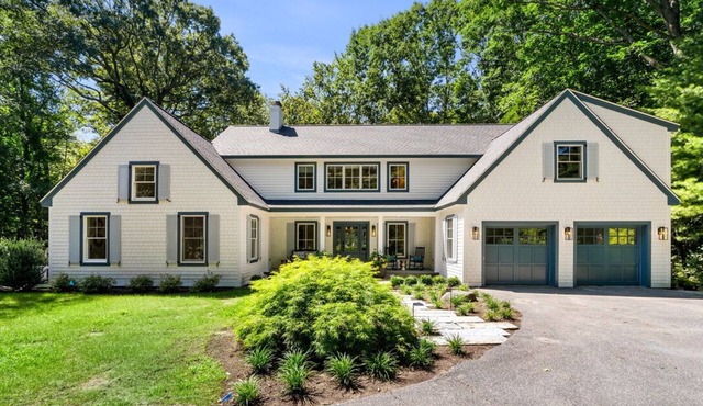 Luxurious 5-bedroom House Walking Distance to Historic Beach Walk and Beaches