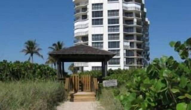 Luxurious Beach Front 1st Floor 2/2 Condo