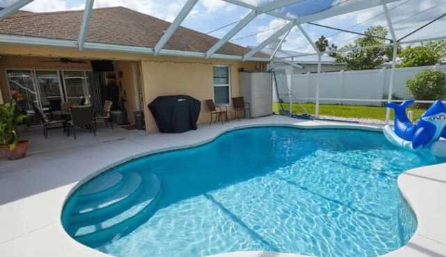 Luxurious Pool Cottage Sleep 2