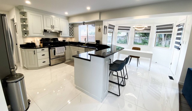 Luxurious Ultra Modern 4 bed/2.5 bath