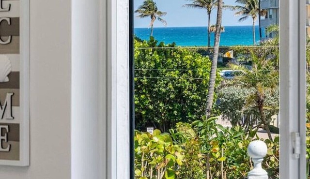 Luxury 3 Bedroom Private Home Walk to Beach