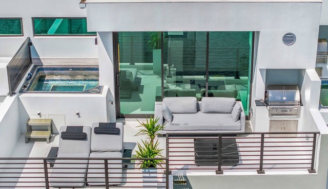 Luxury 4 BD Townhome Near Bal Harbour