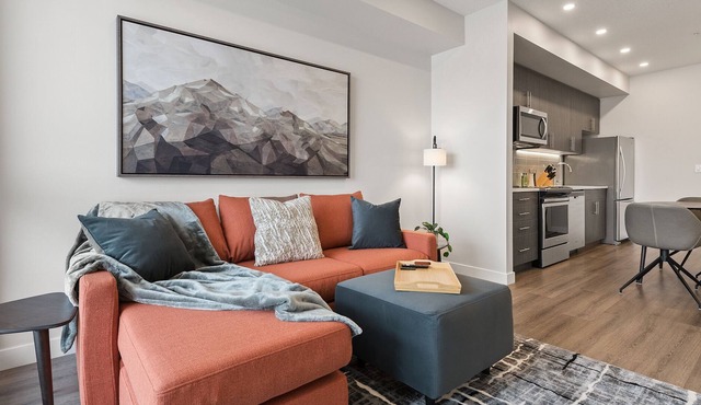Luxury Apartment, EV Charging/ Abundant Amenities