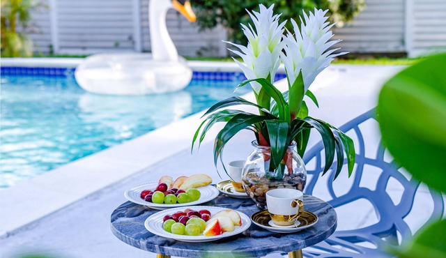 LUXURY BEACH 8 GUESTS MODERN DESIGNER HEATED POOL HOME NEAR AIRPORT & DOWNTOWN