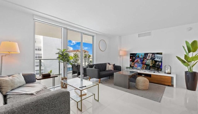 Luxury Condo with Rooftop Pool - 5-Min to Beach