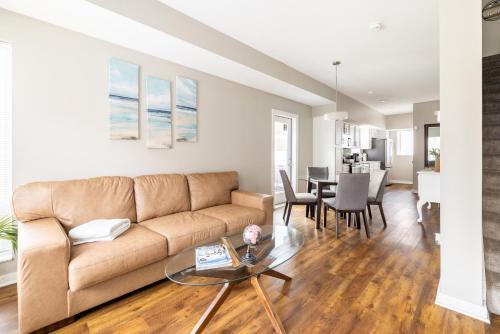Luxury Downtown Townhome Private Garage Unit 9