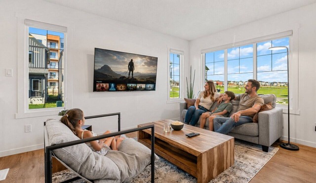 Luxury Family Retreat w/Games, King Bed & Garage