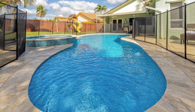 Luxury Home -Heart of Boca Raton - Gorgeous w/Stunning Pool & Huge Private Yard
