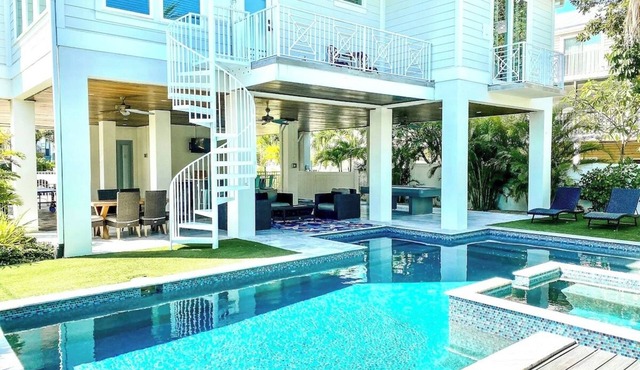 Luxury Home Steps to the Beach with Pool, Spa and Rooftop!