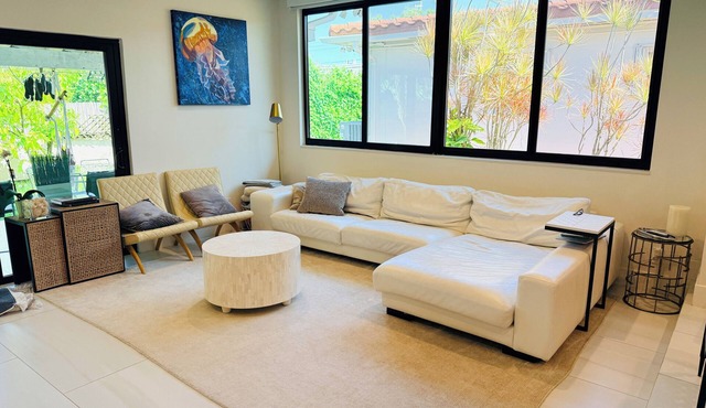 Luxury Home Walk to Beach Near Miami Beach Family Friendly