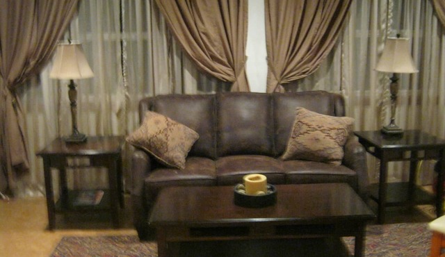 LUXURY KIVA TOWN HOME SUITE 6 Minutes from Taos in the beautiful Taos Canyon.