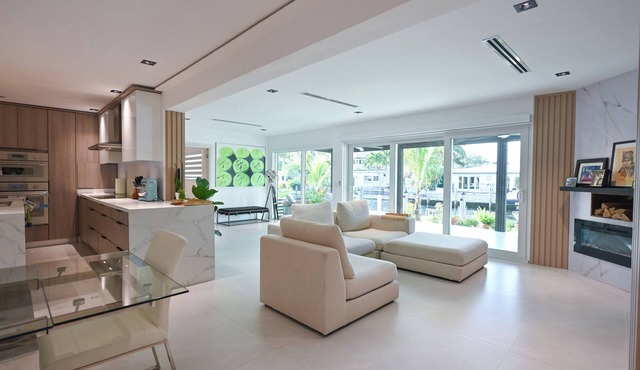Luxury Modern Waterfront 4/4 House in Pompano Beach
