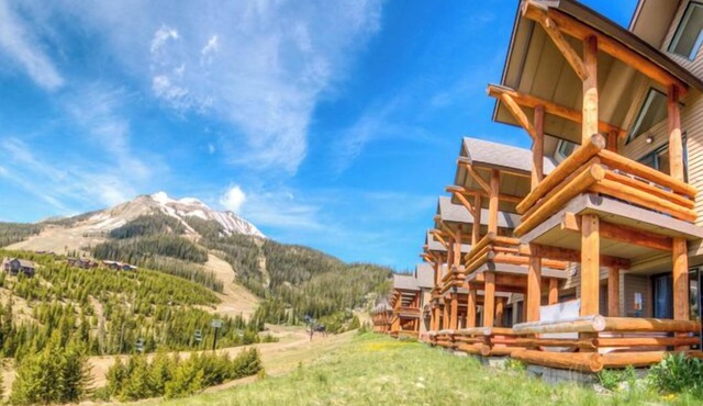 Luxury Moonlight Basin Townhome w/MT views, private hot tub, new bathrooms