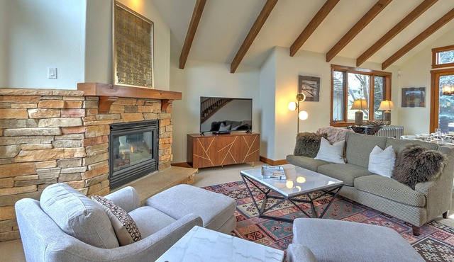Luxury Mountain Retreat Near Golfing, Skiing & 29 Miles Aspen!