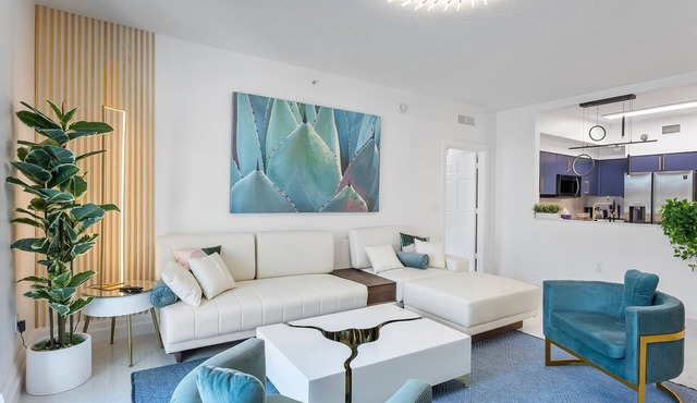 Luxury Resort-style 3 bdrm condo in Lantana, Florida
