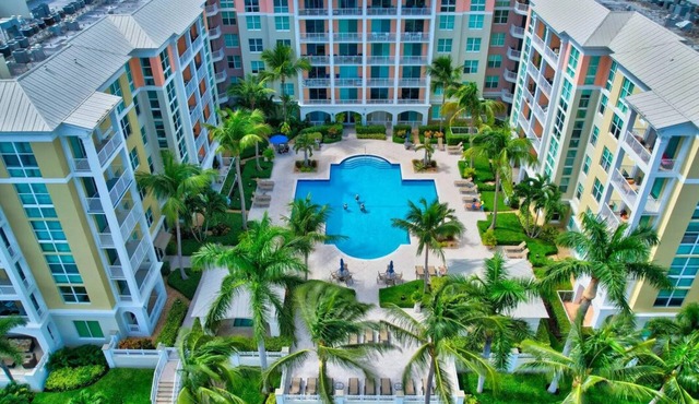 Luxury - Resort style condo on intracoastal marina, 5 min from the beach!