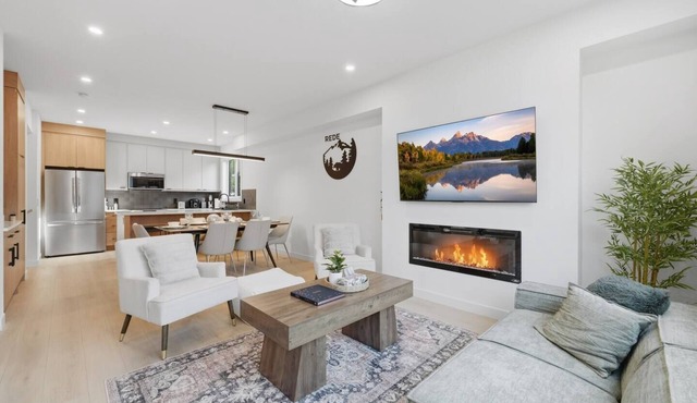 Luxury Retreat | Rooftop | Movie Room | Sleeps 12