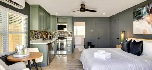 Lytle Palm Studio