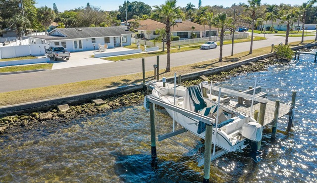 Manatee River Paradise with pool and dock awaits you!