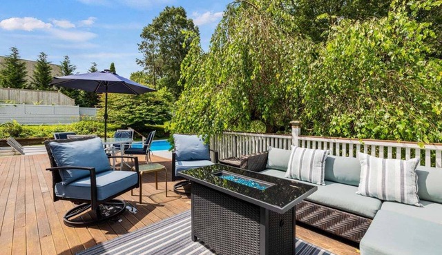 Marvelous Mistic: 474-MM Contemporary Cape House with Pool, Walk to Fresh Water Beach and Village