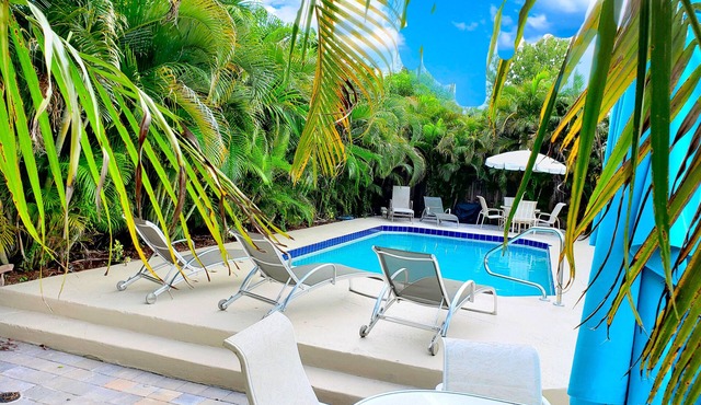 Marvelous! PRIVATE Suite, HeatedPool 5min to Beach, Stadum, PGA