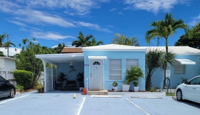 Melrose Place:Charming 2-bedroom beachhouse in delightful Deerfield Beach Island
