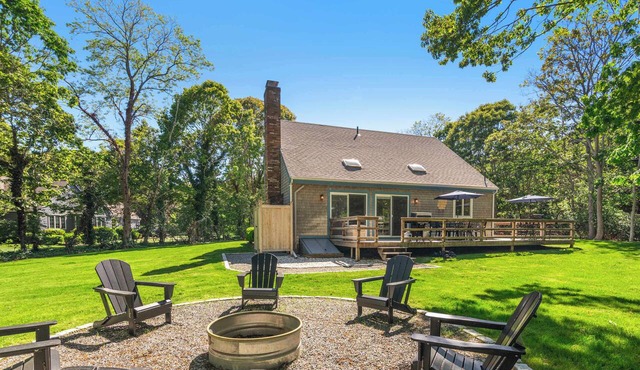 Minutes from Beaches, Outdoor Shower, Fire Pit!